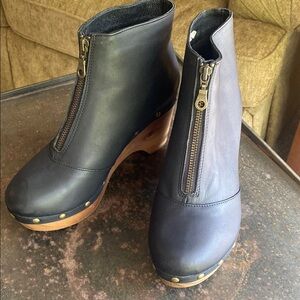 Five Worlds by Cordani Black Ankle Booties w/Functional Zippers & Wooden Heel 10